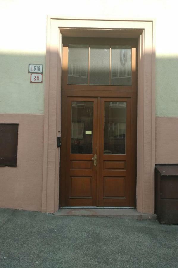 Spacious Apartment In City Center Bratislava Exterior photo